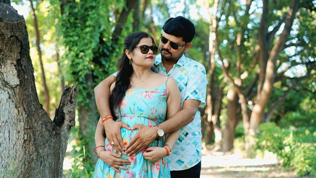 Maternity photographer in Prayagraj